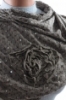 Dámska šatka vzor ruže s brmbolcami