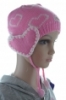 Detská čiapka so srdiečkami na uväzovanie a ochranou uší